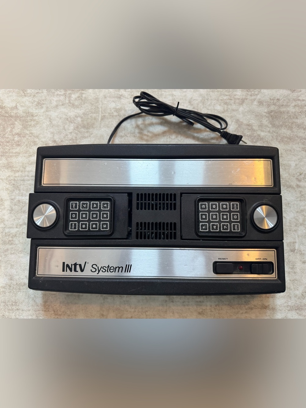 Mattel Intellivision System III Console TESTED WORKS 2 Controllers